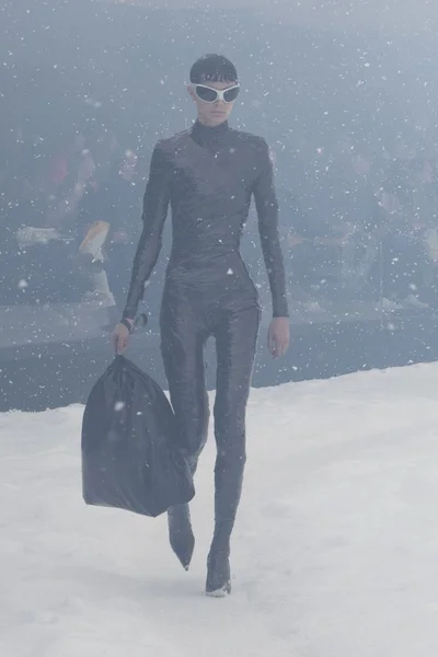 Look 3
